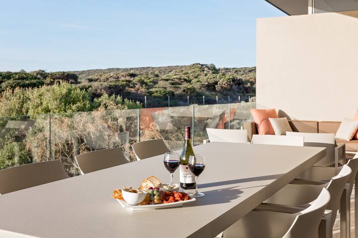 Luxury 4 Bedroom Beach House @ Smiths Beach Resort gallery image 5