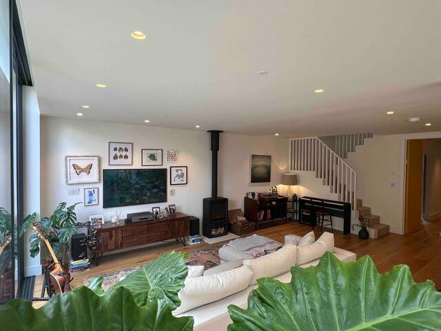 Charming and unique family home off a mews gallery image 2