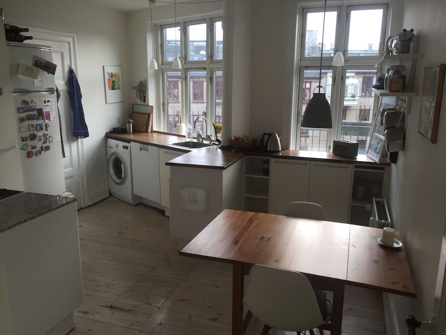 Large, bright kitchen with all you need to cook