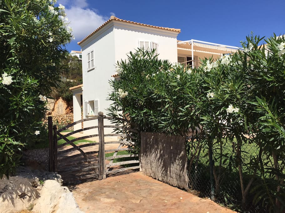ENTRADA A LA CASA
