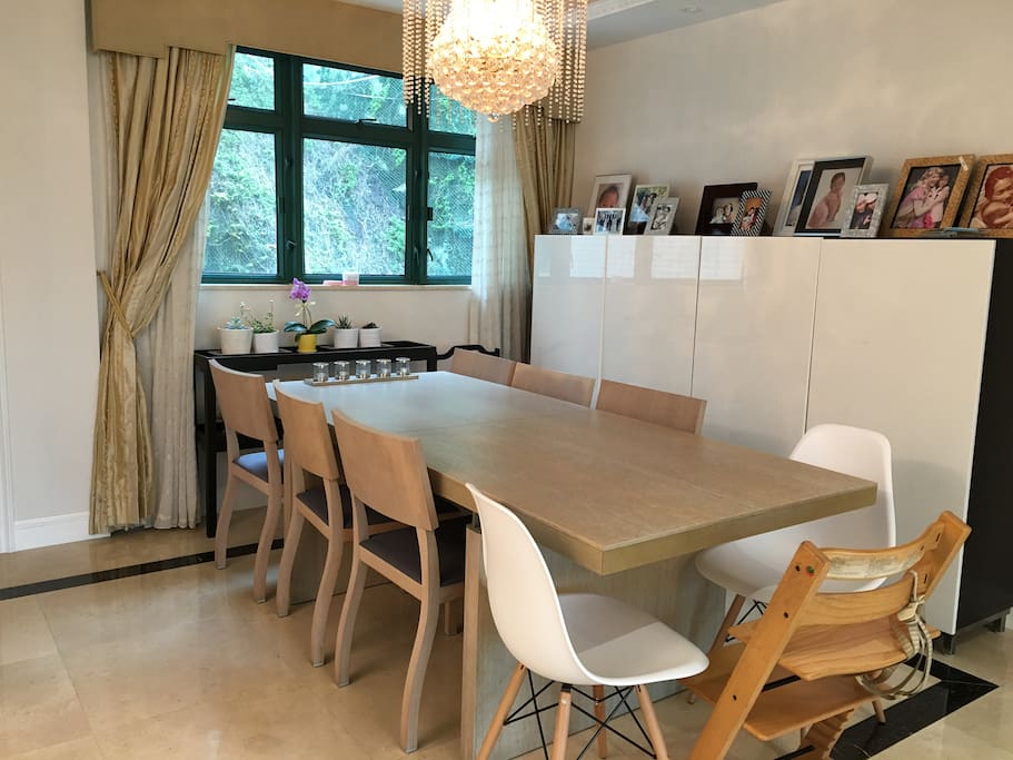 large dining table to accommodate up to 8 people