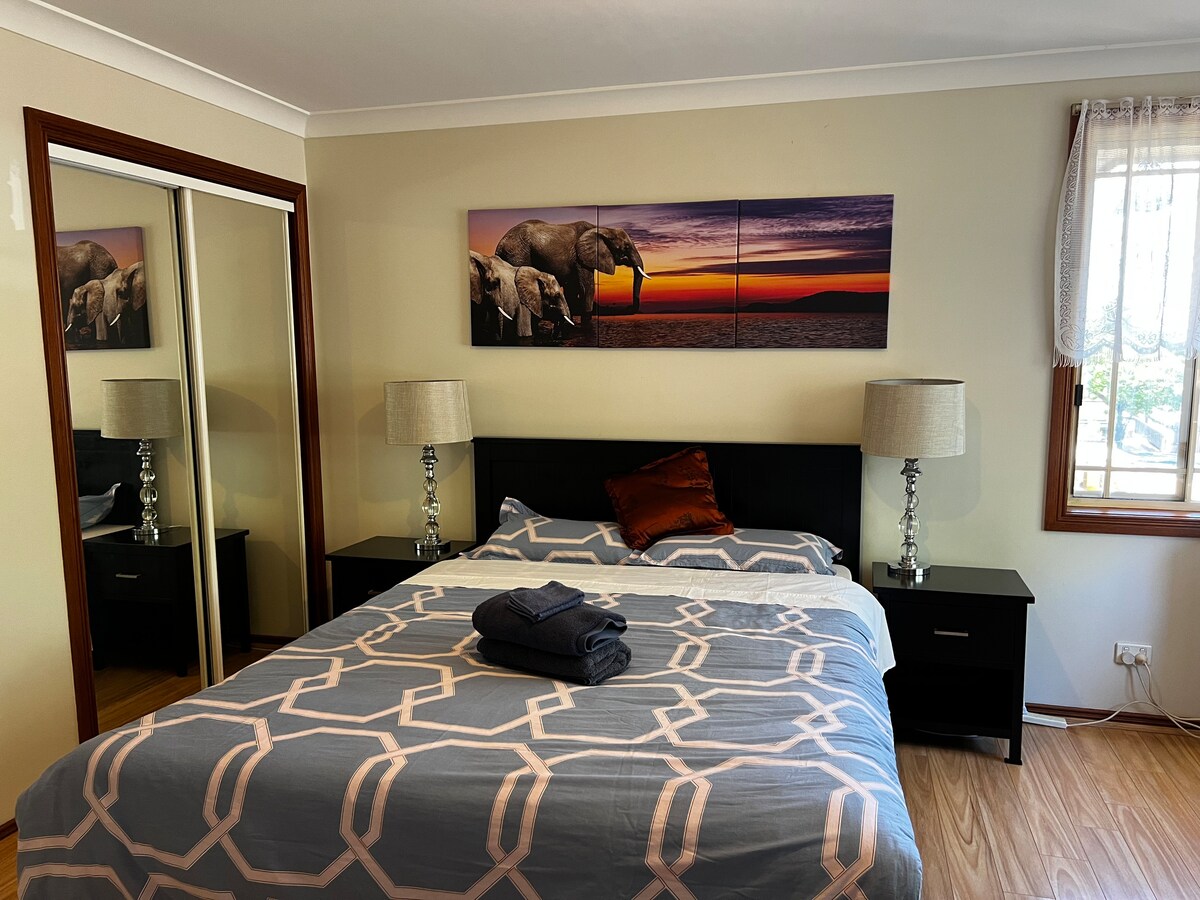 En-suite Rm in Rhodes w/ Air Con close to Olympic