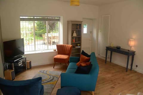 Top Airbnb: Cottage in picture postcard village in York