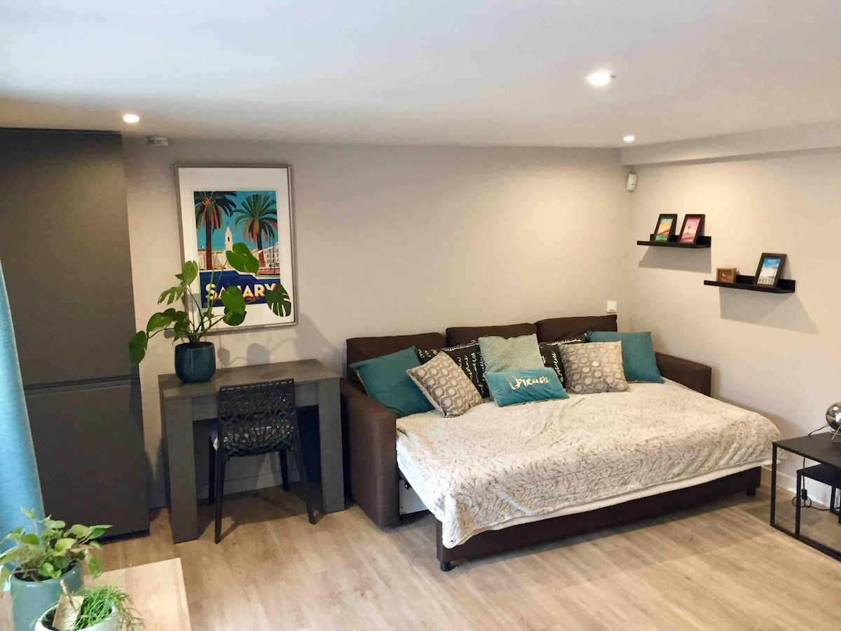 סטודיו - ספה נפתחת נגישה
2 מקומות נוחים מאוד (עם כיסוי מזרן)