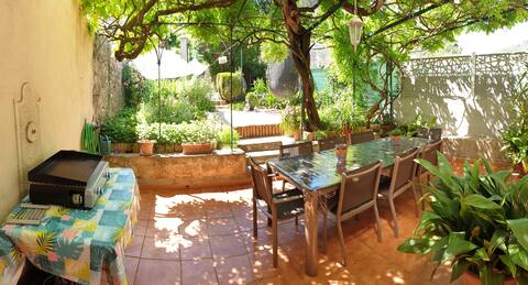 Character apartment with garden & terrace