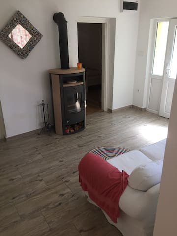 Entire house w. garden, 20m from Danube!