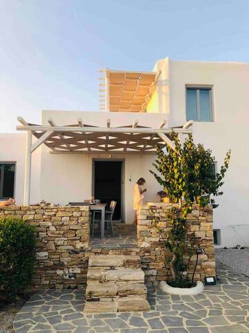 Bright villa in Plaka – Naxos