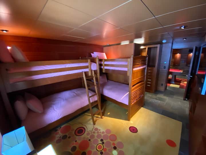 Zona e krevatit të marinarit të vajzave 2019