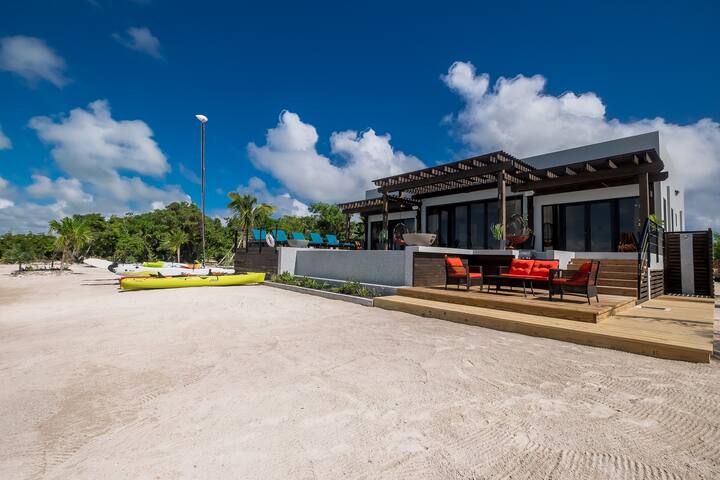 Casa Nex Ta Sea, All-Inclusive-Private Beach Home gallery image 3