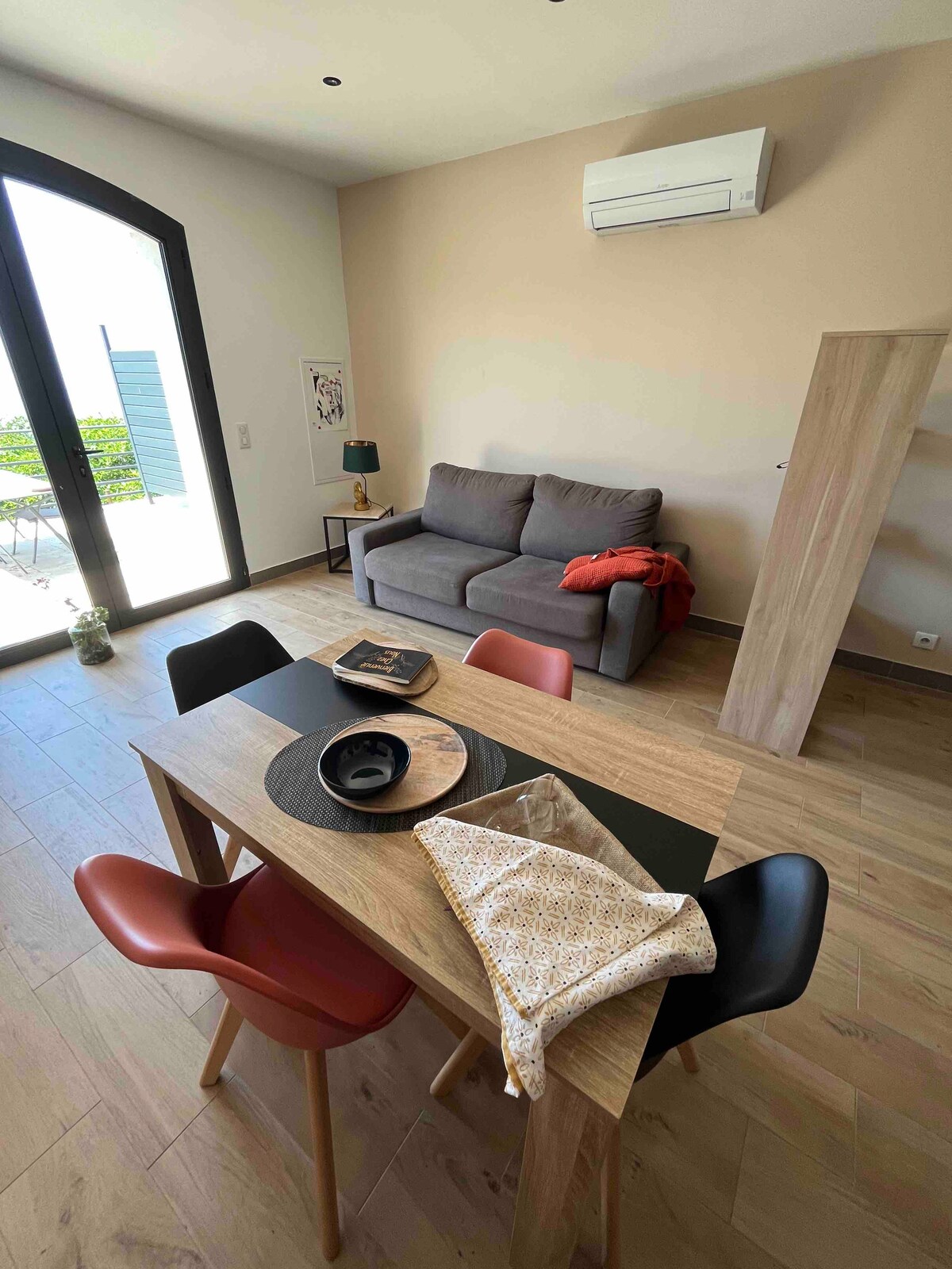 Erfolgreiche Airbnb-Immobilie: Beautiful F2 on the ground floor of a villa, sea view with pool (1 in Coti Chiavari