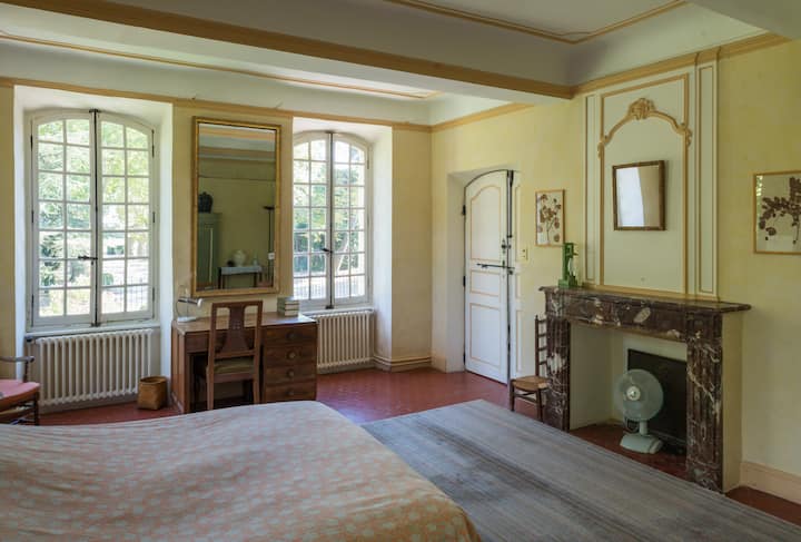 ห้องนอน 1 มีห้องน้ำในตัวชั้น 1: เตียงคู่