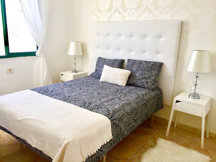 Chumba cha kulala chenye starehe sana na cha kisasa...