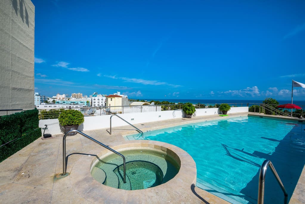 rooftop pool with jacuzzi