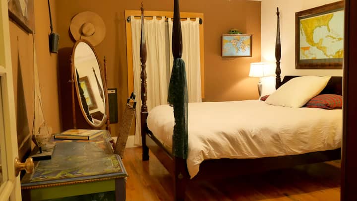 Svetová cestovná izba s manželskou posteľou Queen