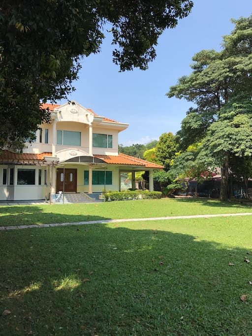 Huge well kept garden