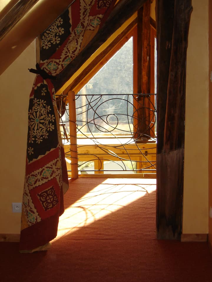Pamje nga dhoma në mezzanine