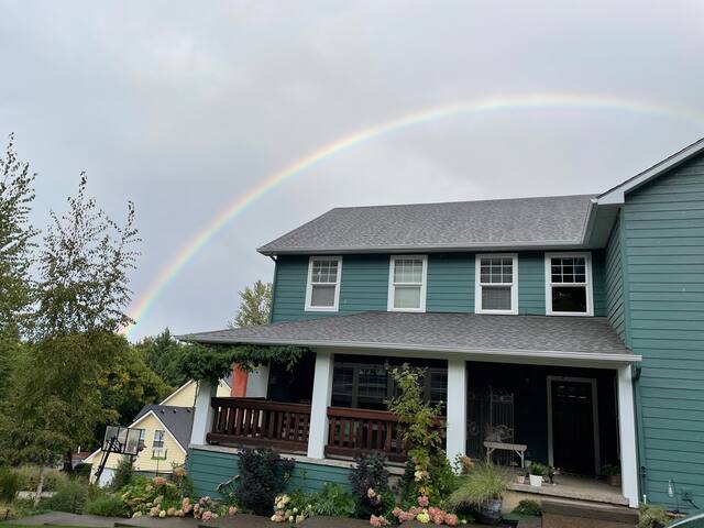 3rd Generation Farmhouse; 4 bdrm, 3.5 bath