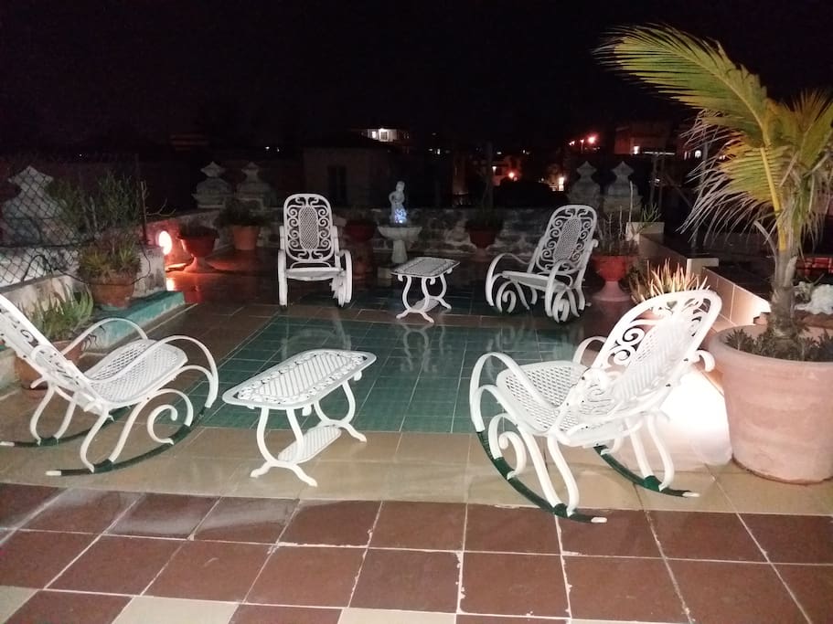 grand terrace at night/gran terraza en la noche
