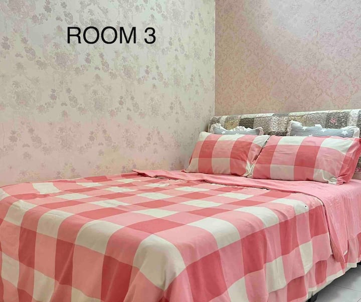 Соба 3
Обезбедено е дополнително едно ќебе ( спакувано во торба)