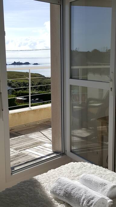 Chambre vue mer et îles d'Ouessant et Molène