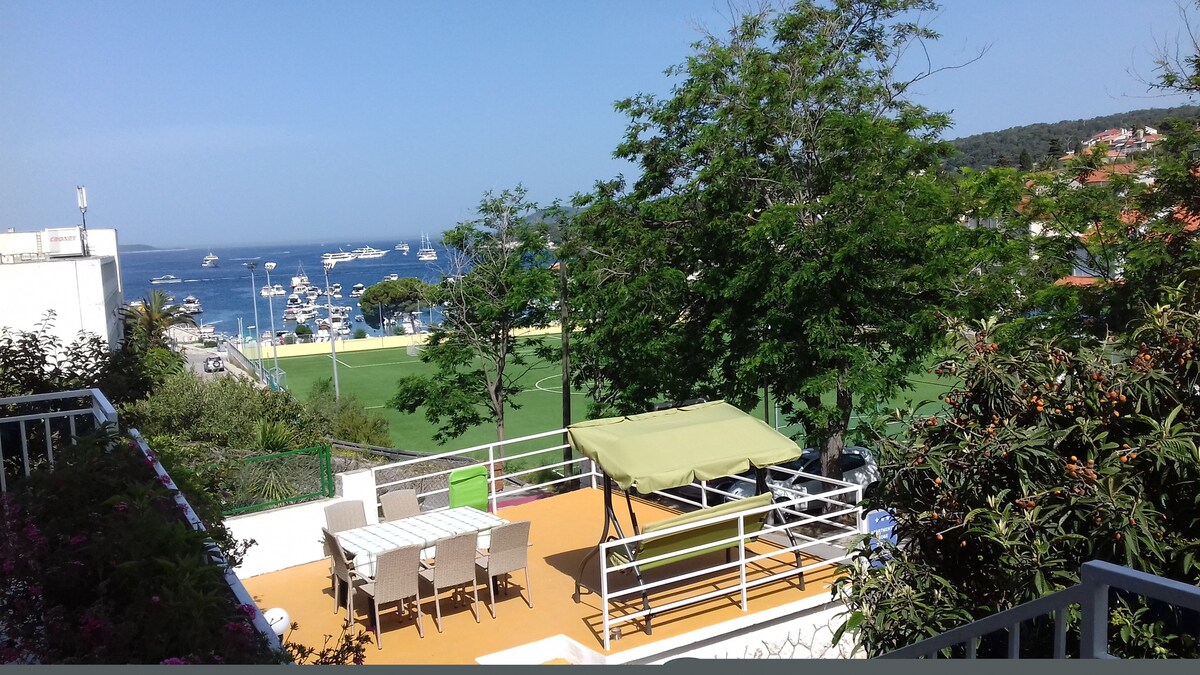 Uitzicht op zee vanuit huis