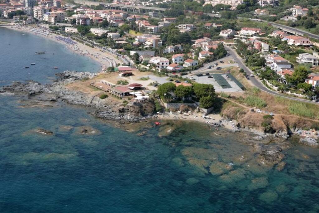 scogliera a 1 Km.