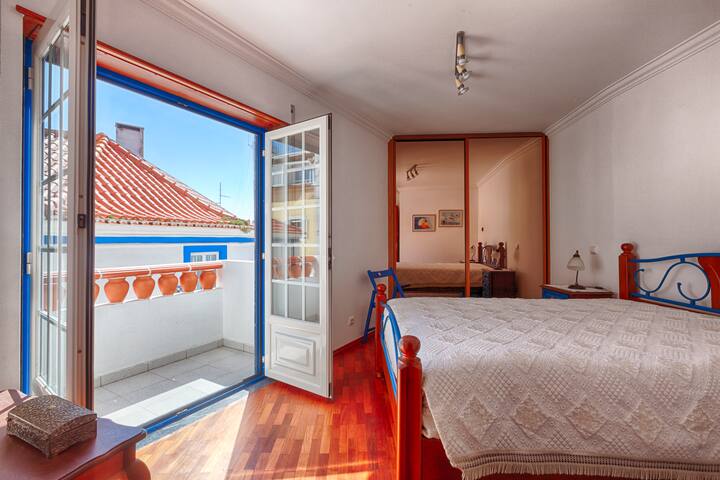 LIKE-HOME-Ericeira center-T4 House-Boa Onda gallery image 2