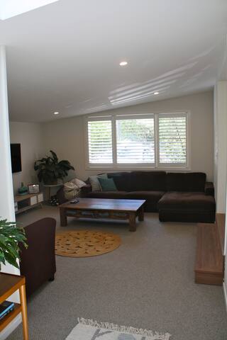 Sunny 4 bedroom retreat gallery image 4