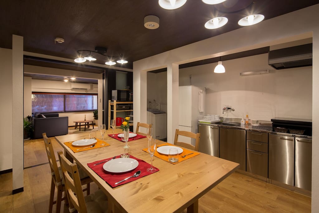 living room and dining room
リビングとダイニングルームは繋がっております。