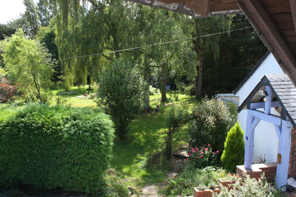 Vue du jardin du gîte du haut.
