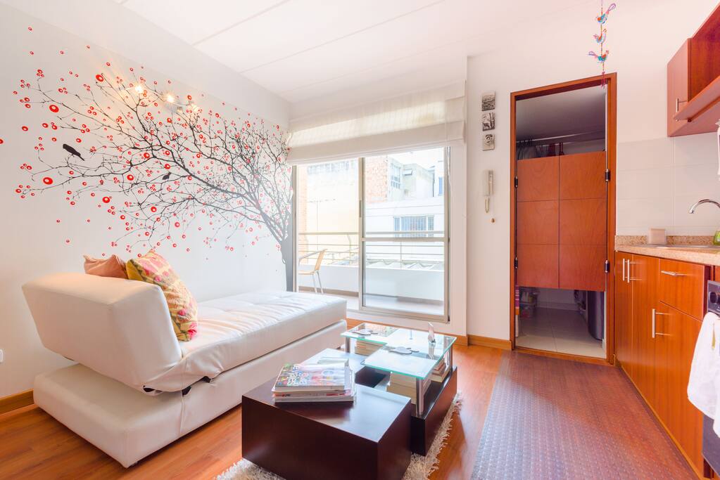 Salon, sofa-lit, ideal for resting and reading.
