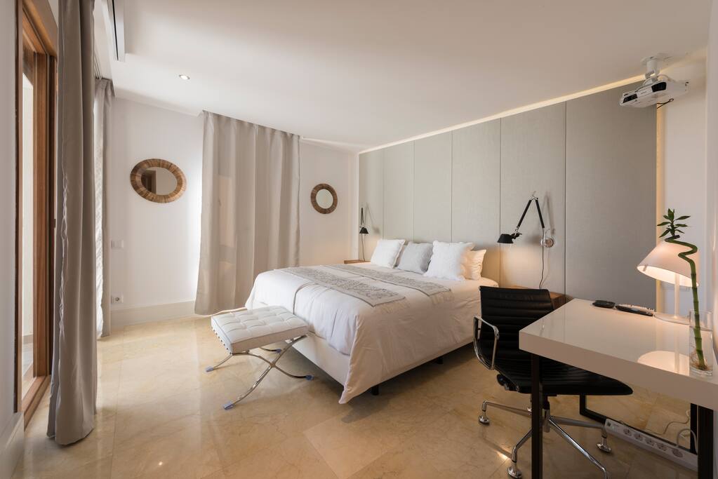 Master Bedroom with Ensuite Bathroom, Beds can be configured as double or single, depending on the needs. (5star hotel grade bedding)