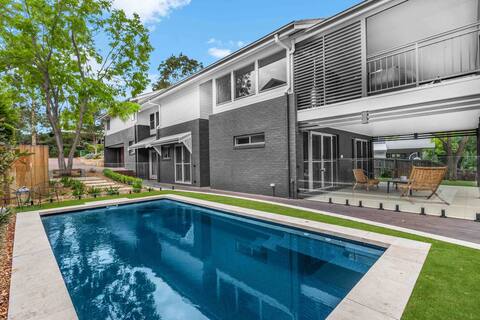 HUNTER TREEHOUSE || Luxury golf resort residence