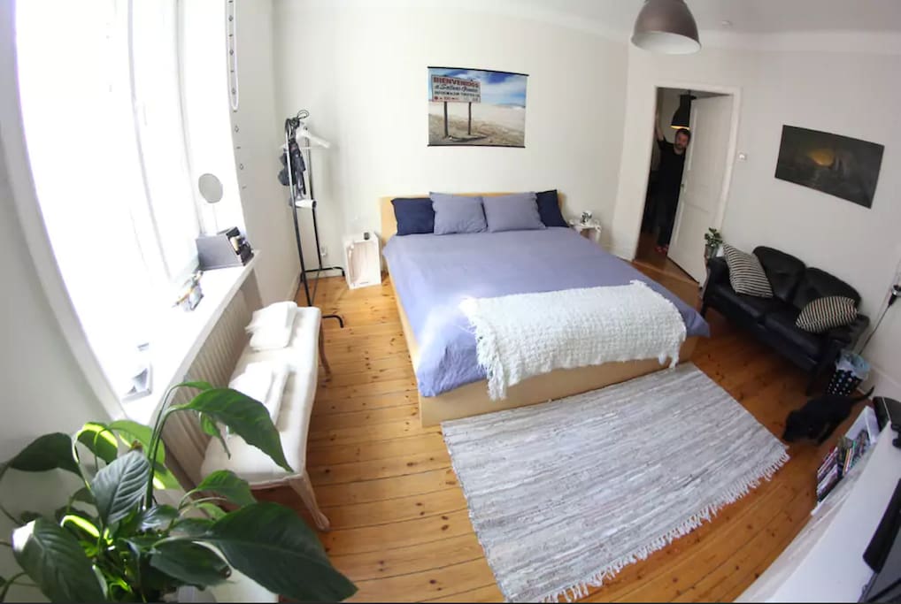 This room is for singles, couples, families and friends!
