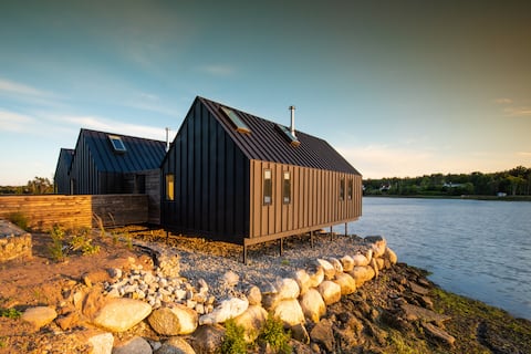 Waterfront loft with million dollar view- Suite 2