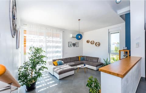 Popular Airbnb listing: Villa Belitzein (free SUP included) in Općina Bilice