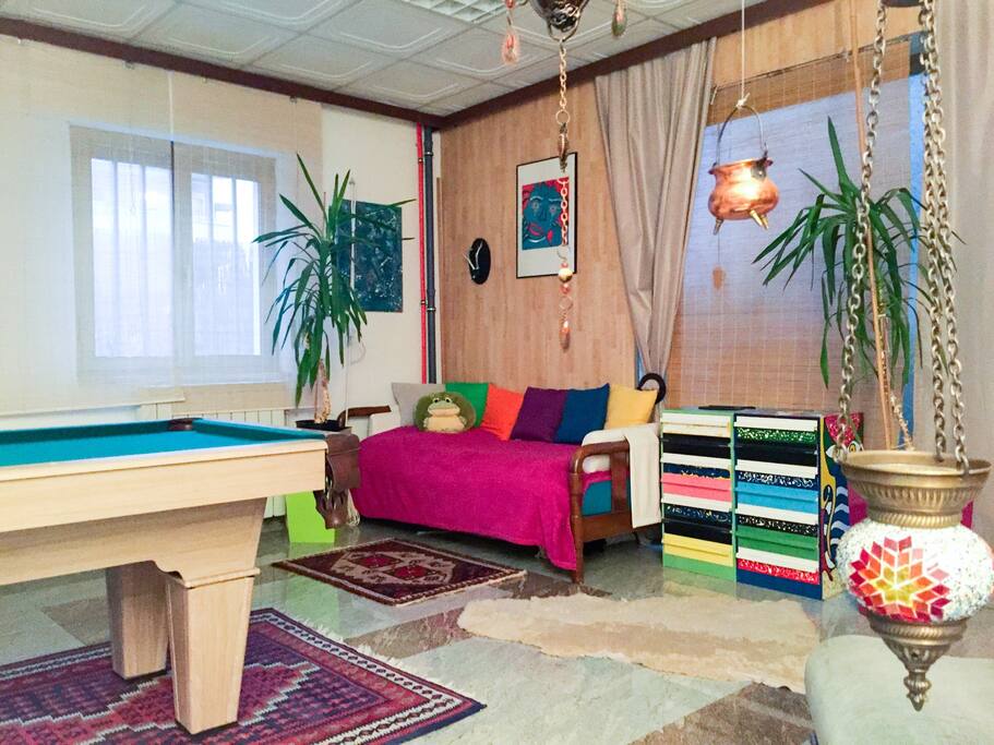 Das Atelier wurde etwas umgestellt , jetzt neu mit Billiardtisch