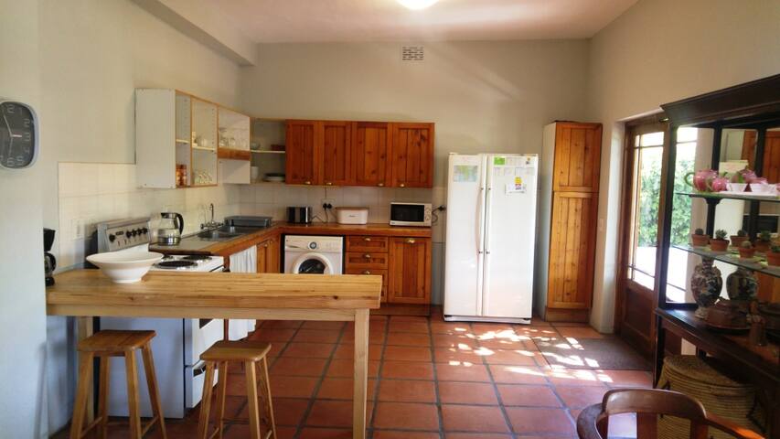 Spacious 6/8 bed Holiday Home THE TREE HOUSE gallery image 3