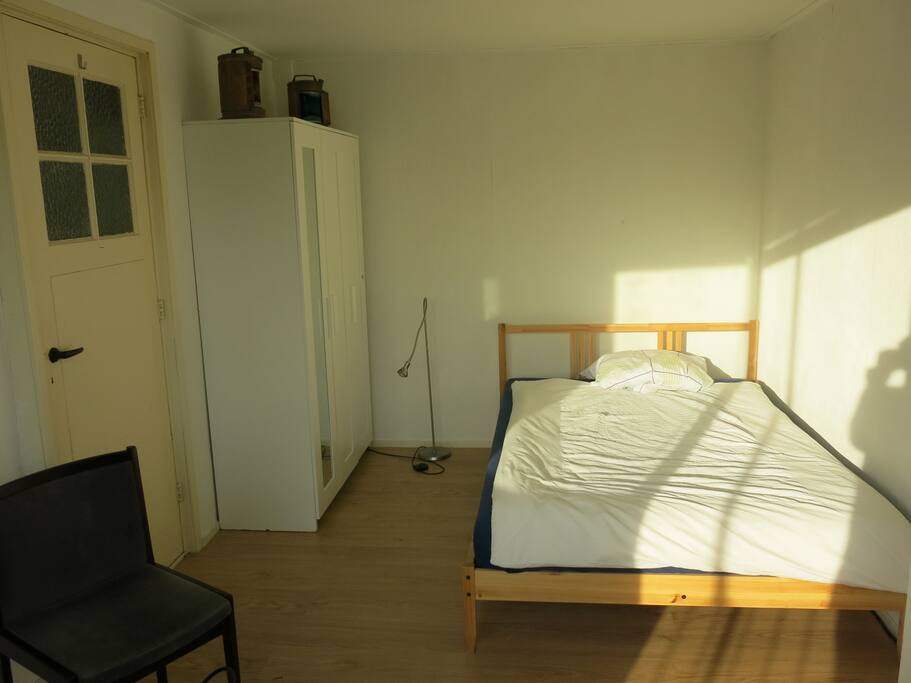 Private room with double bed, desk and closet