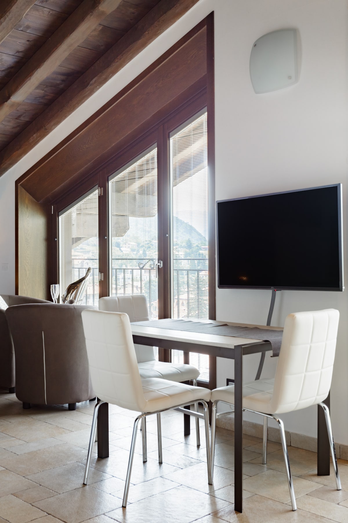 Successful Airbnb property: Charming attic with amazing lake view and garden. in Bellagio