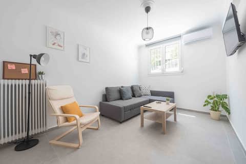 Popular Airbnb listing: ☀️Athens Comfy Apartment- near Acropolis in ΑΓΙΑΣ ΑΙΚΑΤΕΡΙΝΗΣ