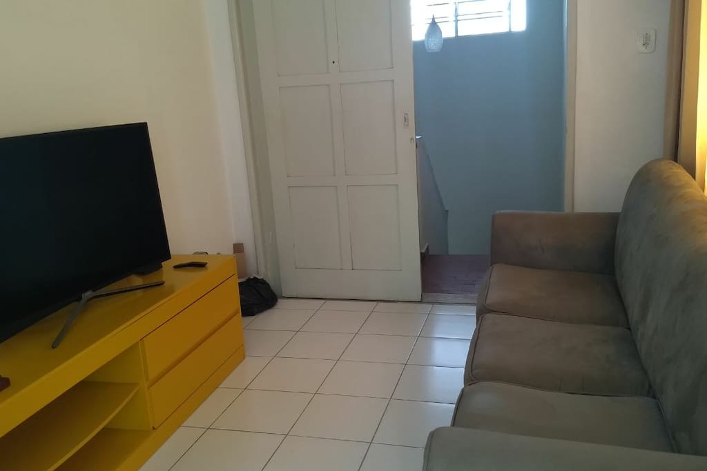 Sala com televisão 55 polegadas com Netflix