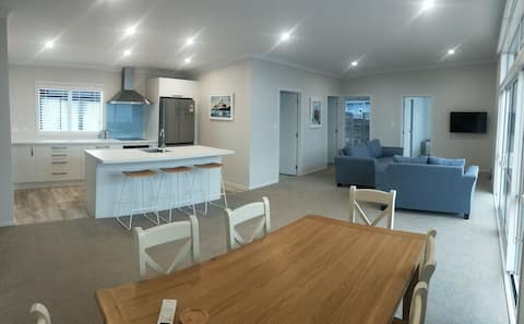 Family-Friendly Waihi Beach House | 400m to Sand