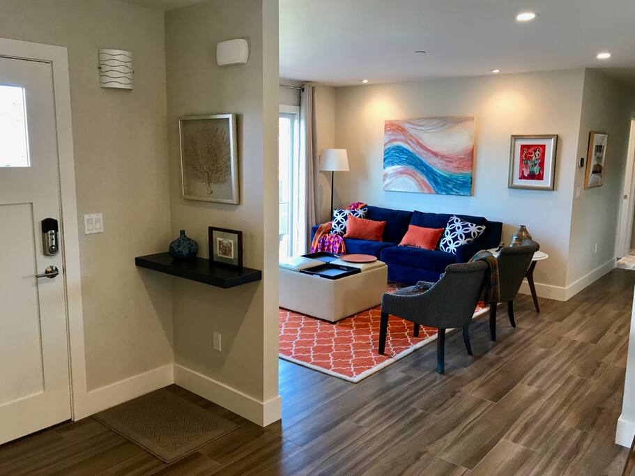 Enter to Open Living room, Kitchen and Dining area w Breakfast Bar