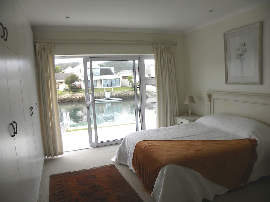 Main bedroom en-suite with canal view