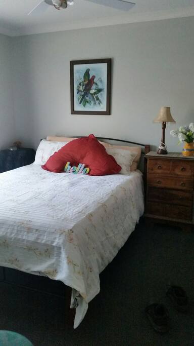 Large cosy room with Queen bed