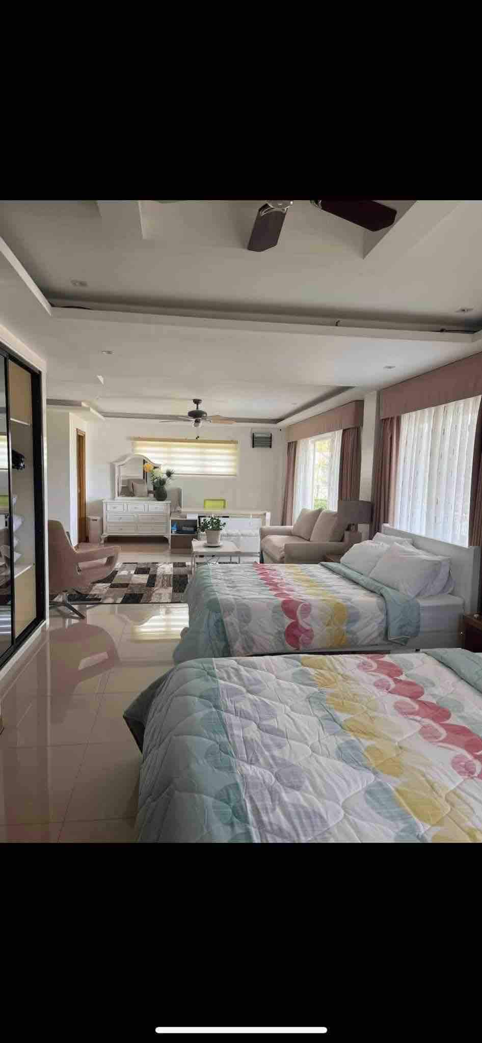 Family room. Inclusive of 6 pax. Can add 2 extra pax for 350 pesos each per night.