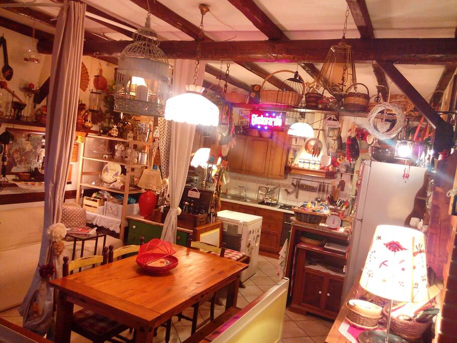 Salone-cucina in comune con noi host