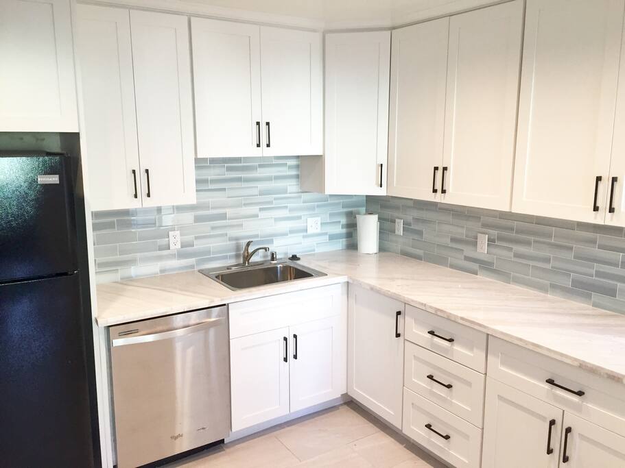 Brand new kitchen fully equipped.