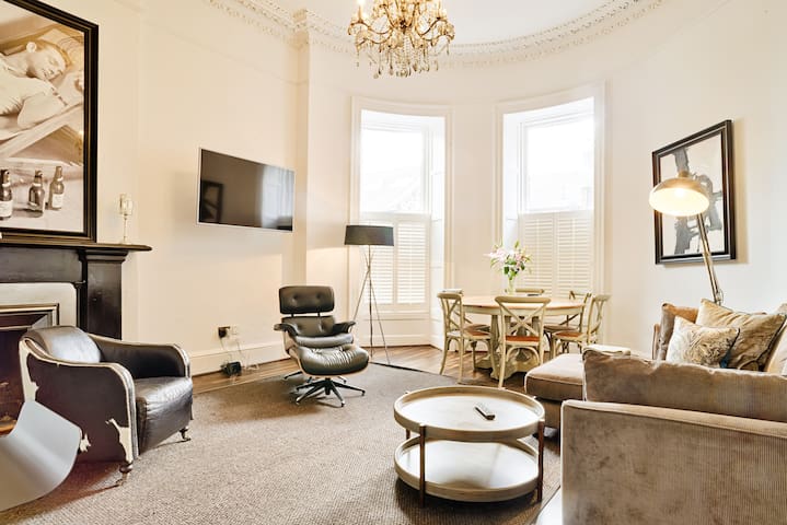 Stylish Edinburgh Suite in the City Centre gallery image 3